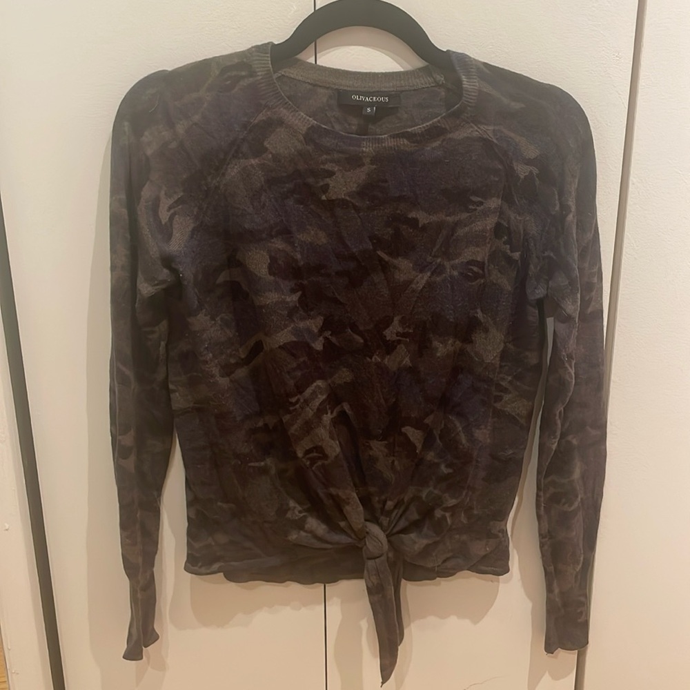 Scoop neck/ tie front camo pattern sweater-size small